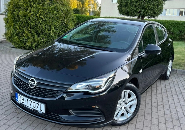 Opel Astra cena 43999 przebieg: 66200, rok produkcji 2017 z Wałbrzych małe 529